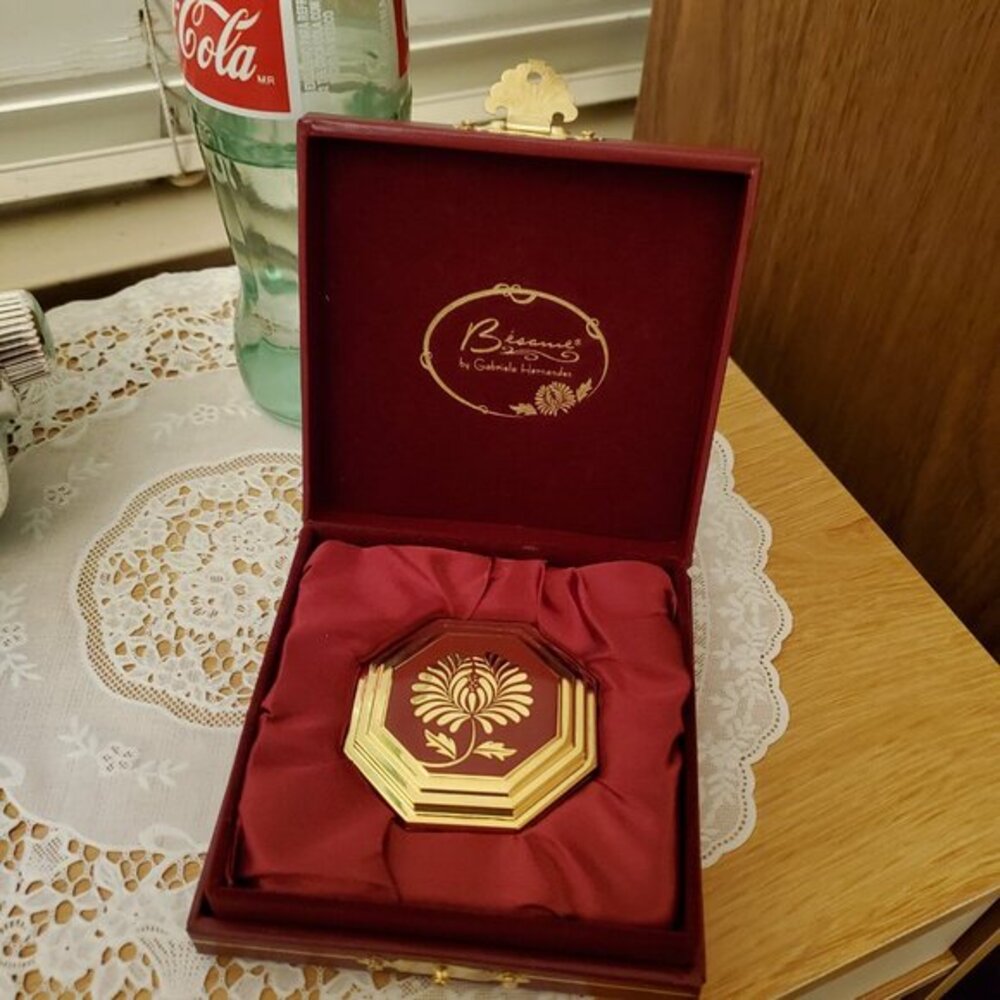 NIB!! Besame Cosmetics Refillable Compact